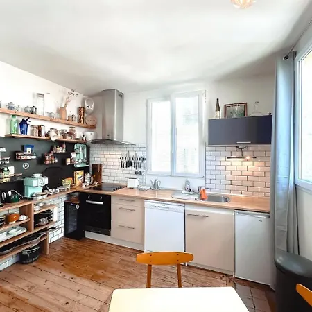 Spacieux Apparemment 2 Grand Lit Reparti Dans 2 Apartment Paris