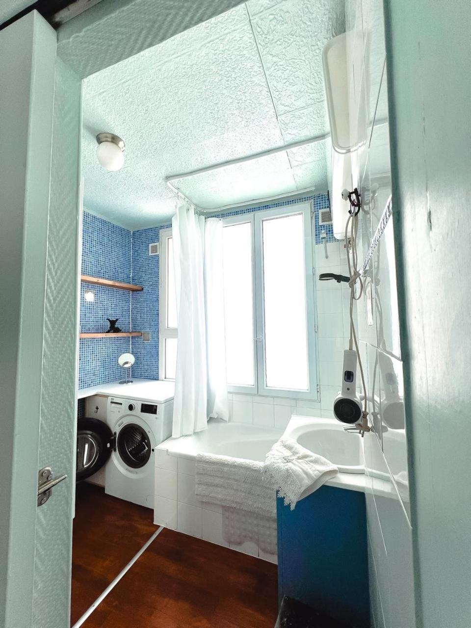 Spacieux Apparemment 2 Grand Lit Reparti Dans 2 Apartment Paris